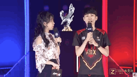 下方刷屏的 下方刷屏的